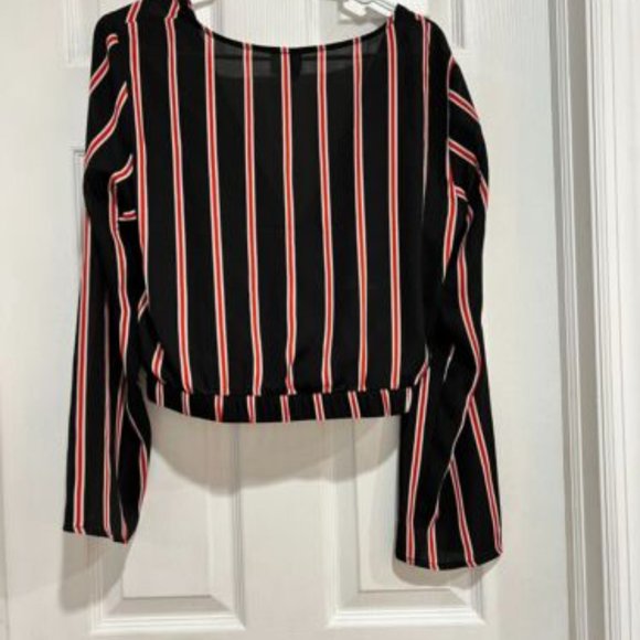 Striped Crop Top - Picture 2 of 3